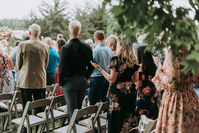 Can wedding guests wear the same colour as bridesmaids?