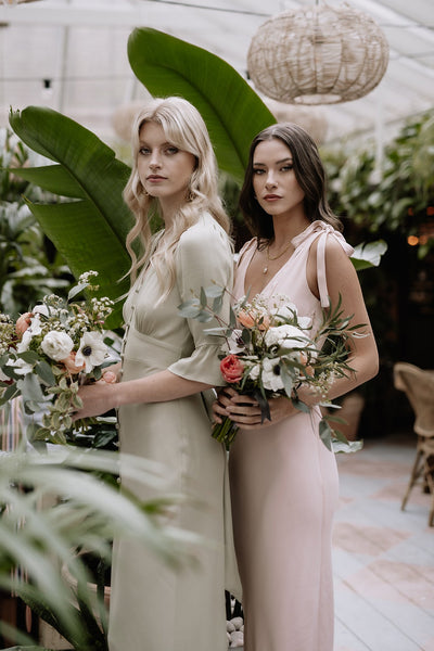 Do bridesmaids need bouquets? (And the best bouquets for dress colours)