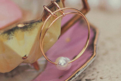 How to match jewellery to a wedding dress?