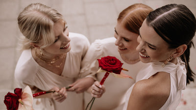 What does the maid of honour do?